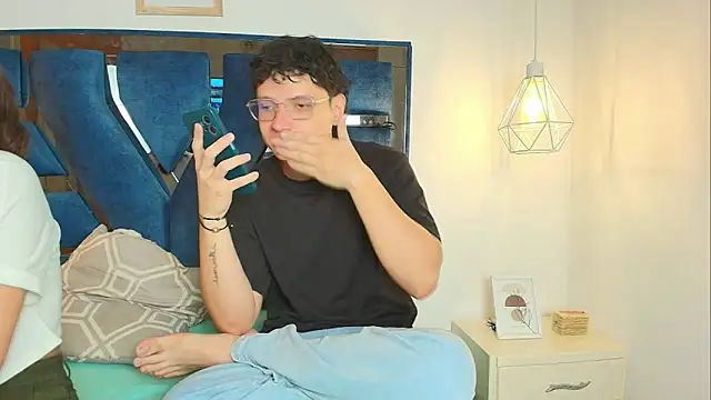 Snapshot of Zoe_And_Dylan_ chatting on February 25, 12:38 pm Zoe And Dylan online show from February 25, 12:38 pm