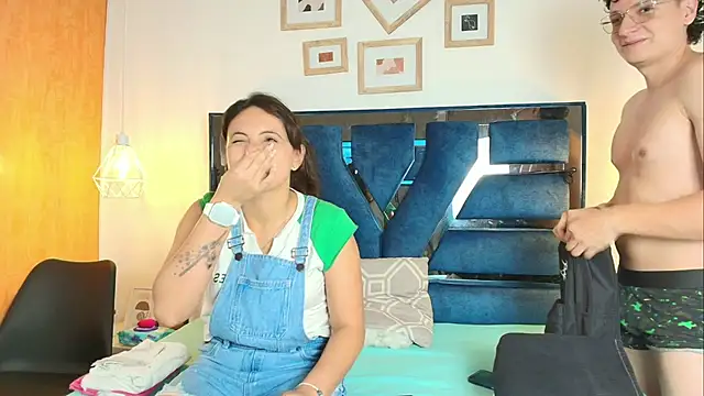 Snapshot of Zoe_And_Dylan_ chatting on February 17, 2:36 pm Zoe And Dylan online show from February 17, 2:36 pm