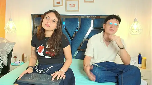 Snapshot of Zoe_And_Dylan_ chatting on February 13, 12:27 pm Zoe And Dylan online show from February 13, 12:27 pm