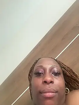 MadameMuse online show from April 8, 2:40 pm