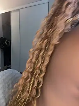 MadameMuse online show from April 13, 2:21 pm