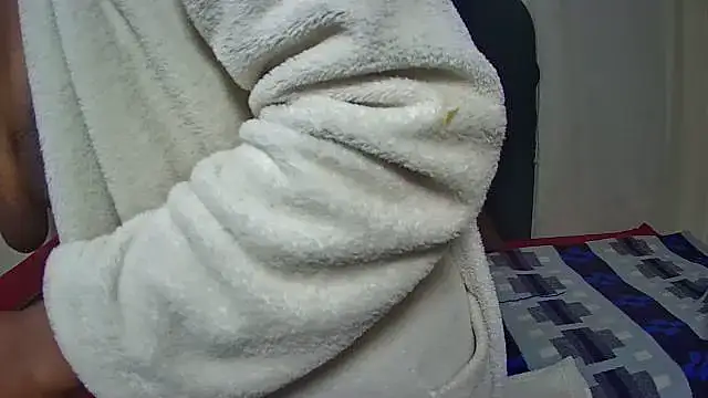 Snapshot of Squirt_bitchxxx chatting on November 17, 8:24 pm Squirt bitchxxx online show from November 17, 8:24 pm