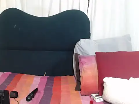 Snapshot of Squirt_bitchxxx chatting on December 1, 10:10 pm Squirt bitchxxx online show from December 1, 10:10 pm