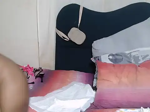 Snapshot of Squirt_bitchxxx chatting on December 15, 7:31 pm Squirt bitchxxx online show from December 15, 7:31 pm