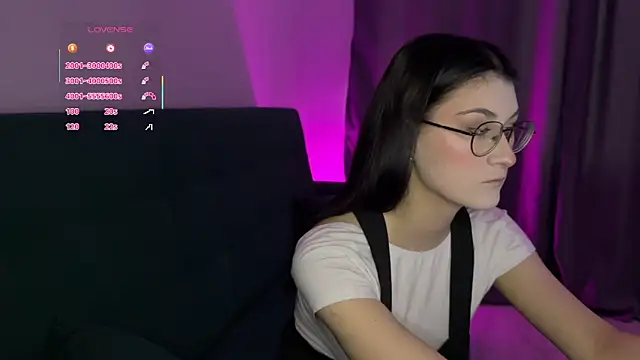 Snapshot of LinnaFairy chatting on November 24, 9:42 am LinnaFairy online show from November 24, 9:42 am