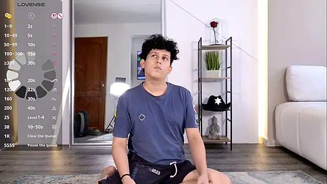 Snapshot of DamianVice chatting on November 1, 2:11 pm DamianVice online show from November 1, 2:11 pm