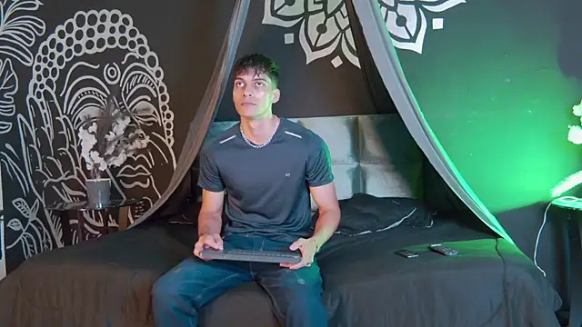 AlessioVitale online show from November 8, 12:20 pm