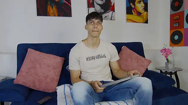 AlessioVitale online show from November 20, 12:17 pm