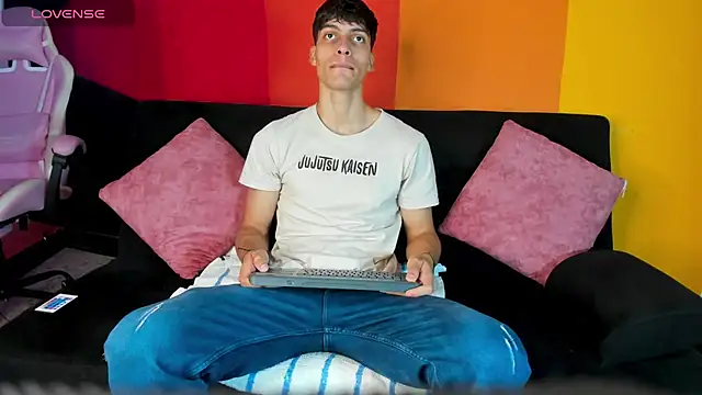 AlessioVitale online show from December 2, 12:07 pm