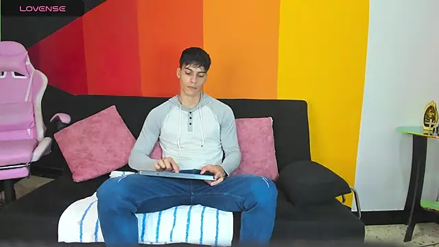 AlessioVitale online show from December 1, 12:17 pm