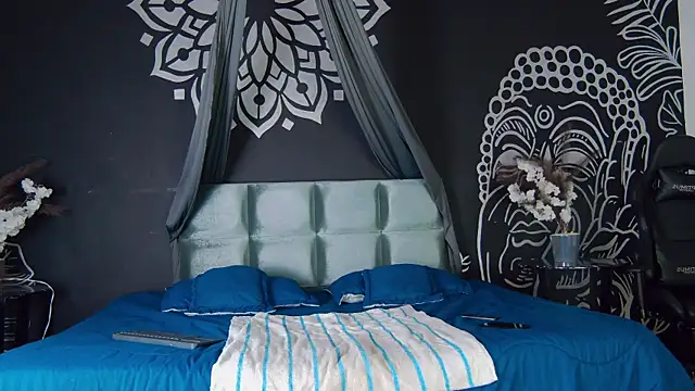 AlessioVitale online show from December 19, 12:18 pm