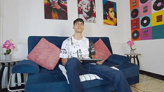 AlessioVitale online show from November 18, 12:19 pm