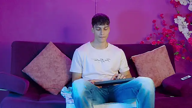 AlessioVitale online show from November 27, 12:16 pm