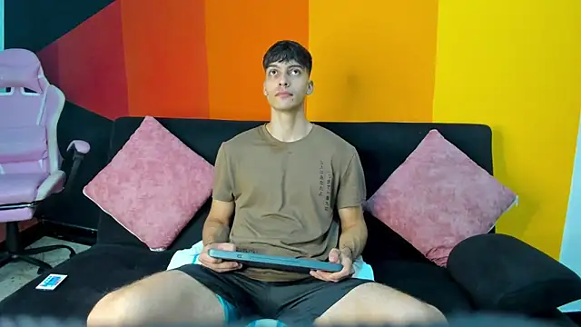 AlessioVitale online show from December 4, 12:04 pm