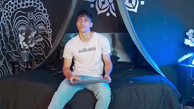 AlessioVitale online show from November 7, 12:53 pm