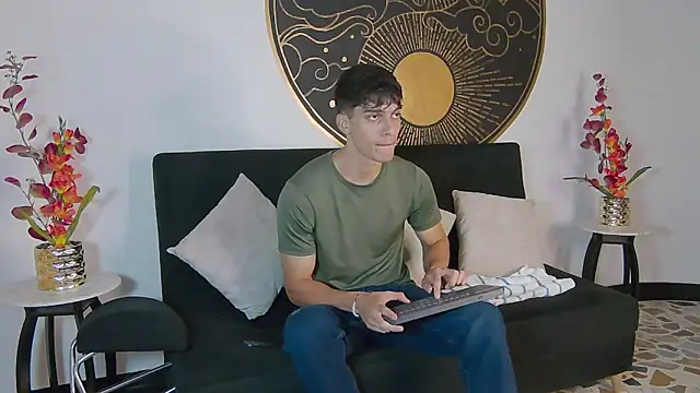 AlessioVitale online show from November 12, 12:31 pm