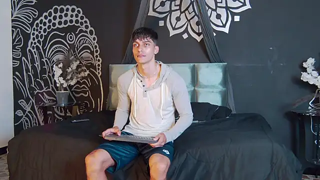 AlessioVitale online show from November 6, 12:42 pm