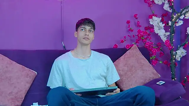 AlessioVitale online show from November 29, 12:16 pm