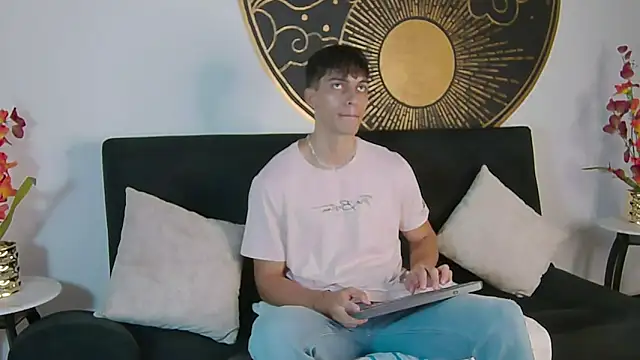 AlessioVitale online show from November 13, 12:09 pm