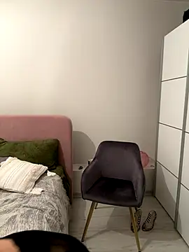 HotLdyllic online show from December 15, 8:09 am