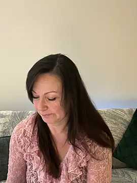 HotLdyllic online show from March 6, 5:30 pm