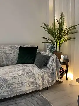 HotLdyllic online show from March 8, 3:26 pm