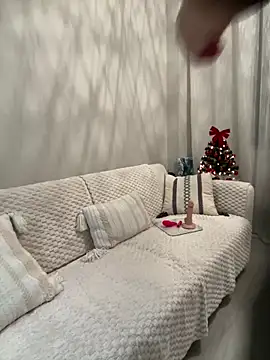 HotLdyllic online show from December 19, 9:17 pm