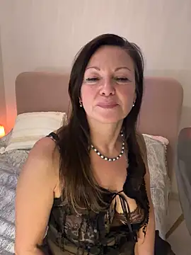 HotLdyllic online show from November 24, 9:37 pm