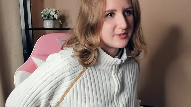 Snapshot of JeniceNagg chatting on October 31, 3:19 pm JeniceNagg online show from October 31, 3:19 pm