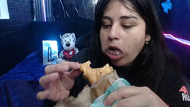 Snapshot of lehia_285 chatting on June 3, 1:12 pm lehia 285 online show from June 3, 1:12 pm