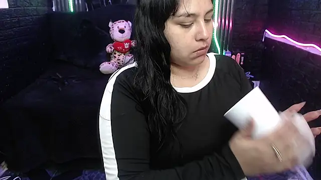Snapshot of lehia_285 chatting on April 21, 1:07 pm lehia 285 online show from April 21, 1:07 pm