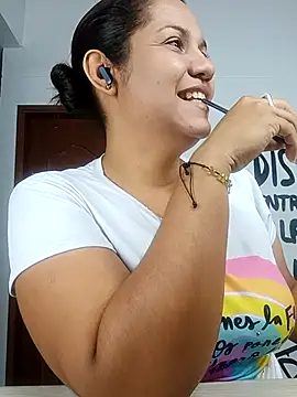 Samaraa Lee online show from December 19, 10:39 am