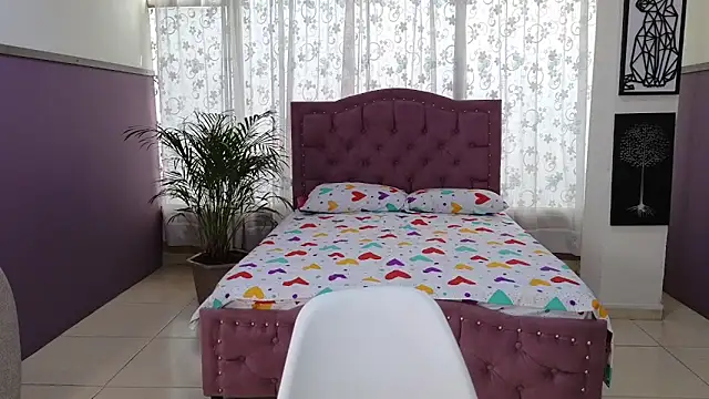 alaia skater online show from December 22, 7:25 pm