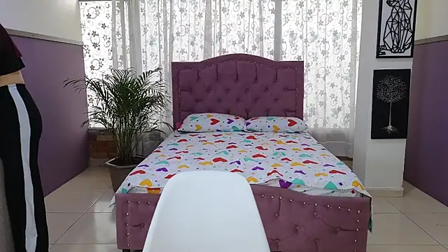 alaia skater online show from December 21, 7:15 pm