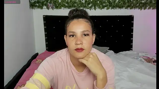 Snapshot of Olena_hot10 chatting on November 17, 1:26 pm Olena hot10 online show from November 17, 1:26 pm