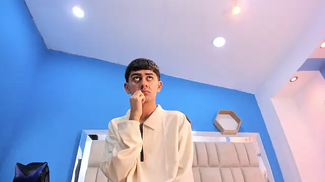 Snapshot of zoe_and_prometeo chatting on November 4, 2:37 am zoe and prometeo online show from November 4, 2:37 am