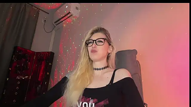Liya Liss online show from March 8, 12:05 am
