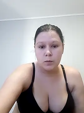 GlitterAuburn online show from February 10, 4:17 pm