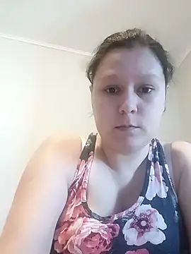 GlitterAuburn online show from March 24, 3:01 pm