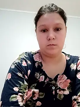 GlitterAuburn online show from January 12, 12:45 pm