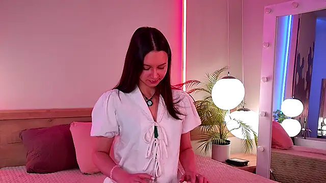 Snapshot of _AlinaHot_ chatting on November 5, 4:26 am AlinaHot online show from November 5, 4:26 am