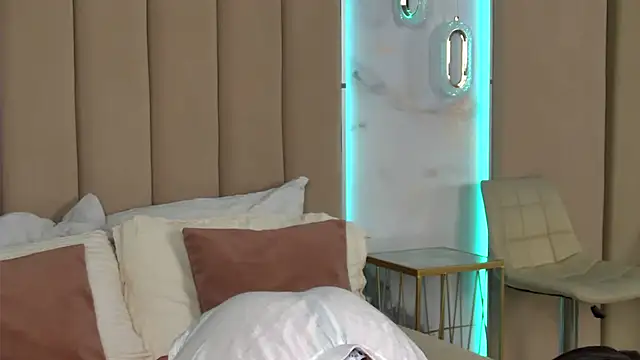  AlinaHot  online show from February 20, 4:09 am