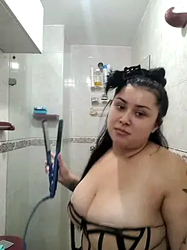 CurvyNoir online show from November 21, 4:06 pm