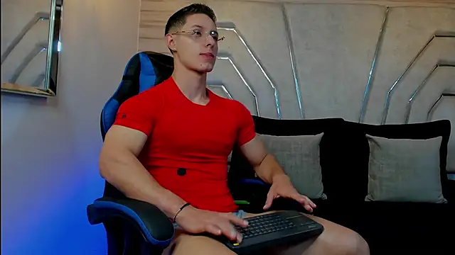 MAXTHOMSON online show from February 6, 1:34 am