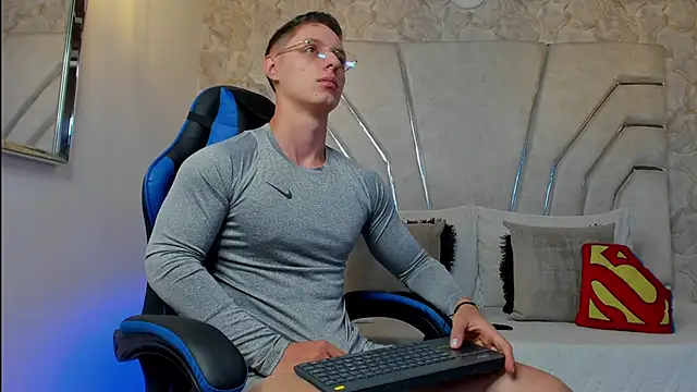 MAXTHOMSON online show from March 12, 1:33 am