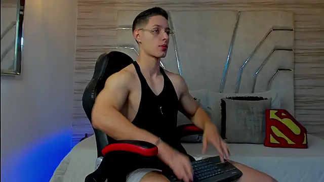 MAXTHOMSON online show from November 28, 3:39 am