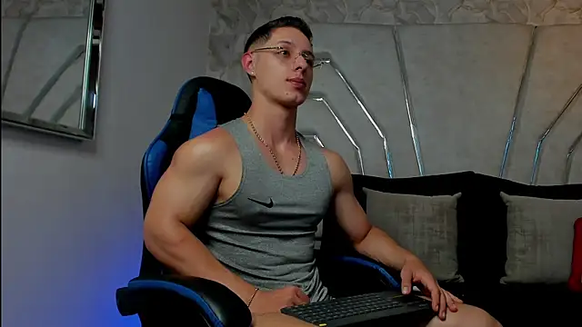 MAXTHOMSON online show from April 8, 2:02 am