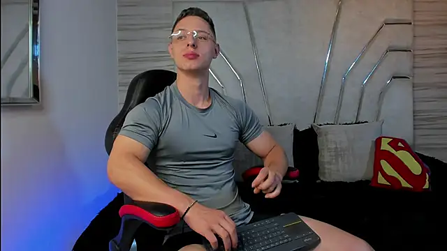 MAXTHOMSON online show from November 8, 11:19 pm