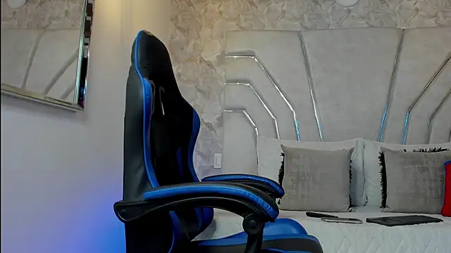 MAXTHOMSON online show from May 5, 12:46 am
