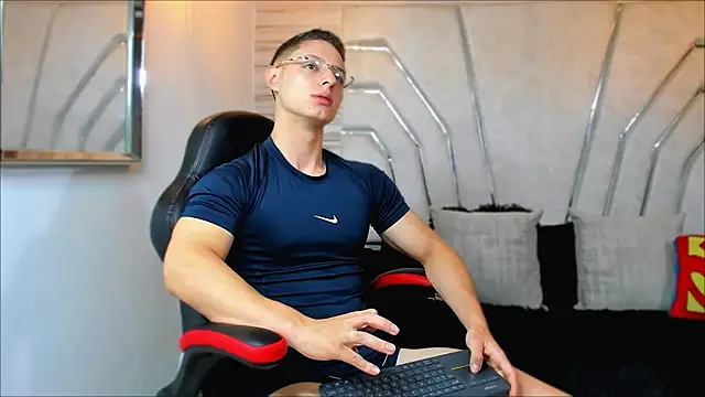 MAXTHOMSON online show from November 6, 1:20 am